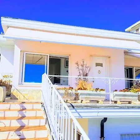 Attico Sul Mare A Appartement
